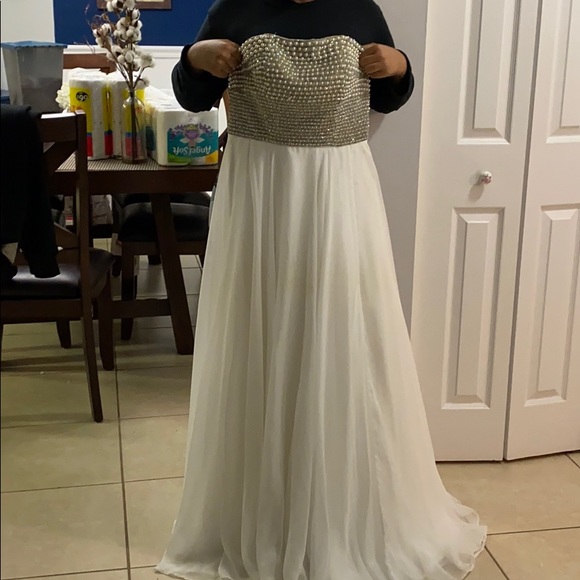 Prom dress - Picture 3 of 8